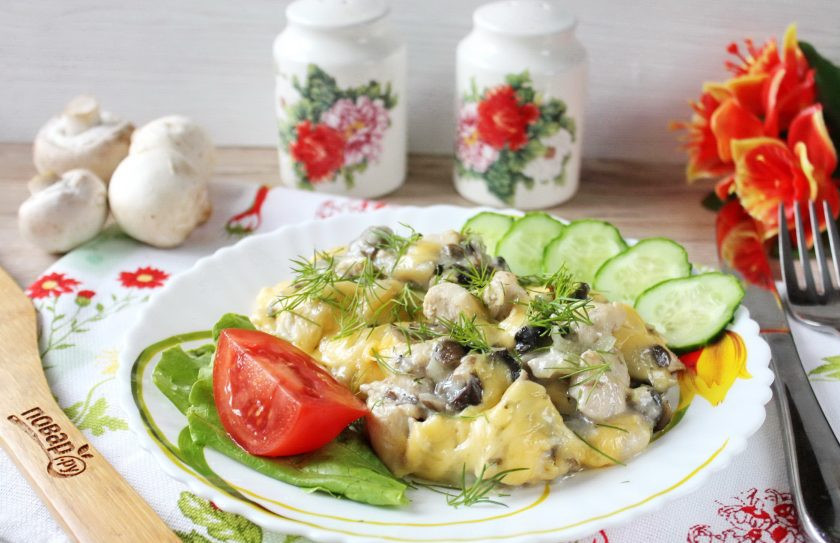 1. Этап. Жульен с курицей и грибами на сковороде: Жульен с курицей и грибами на сковороде готов. Переложите в тарелку и подавайте горячим.