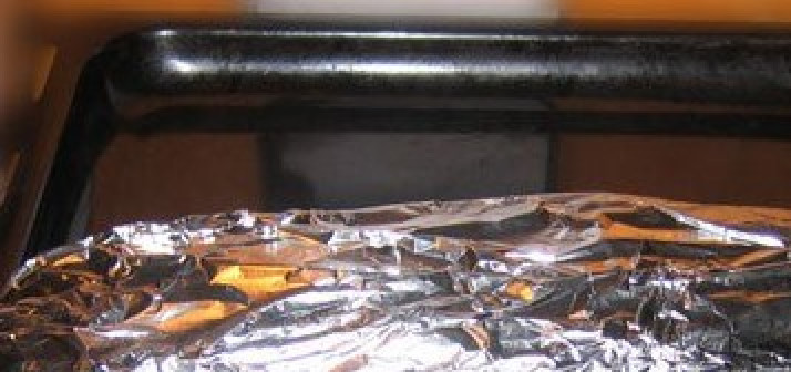 1. Этап. Рулет из говядины с черносливом: Отправляем рулет выпекаться на 1 час. Затем достаем, даем ему чуть остыть, разворачиваем, нарезаем порционно и подаем на стол. Приятного аппетита!