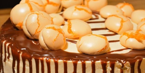 1. Этап. Фруктовый торт с масляно-заварным кремом: 8. Перед подачей можно дополнительно украсить торт фруктами, ягодами, безе или орешками, например. Приятного чаепития!