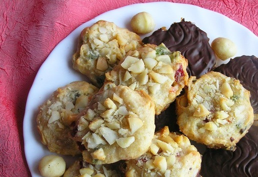 1. Этап. Печенье с макадамией по-флорентийски: Теперь подавайте к праздничному столу.