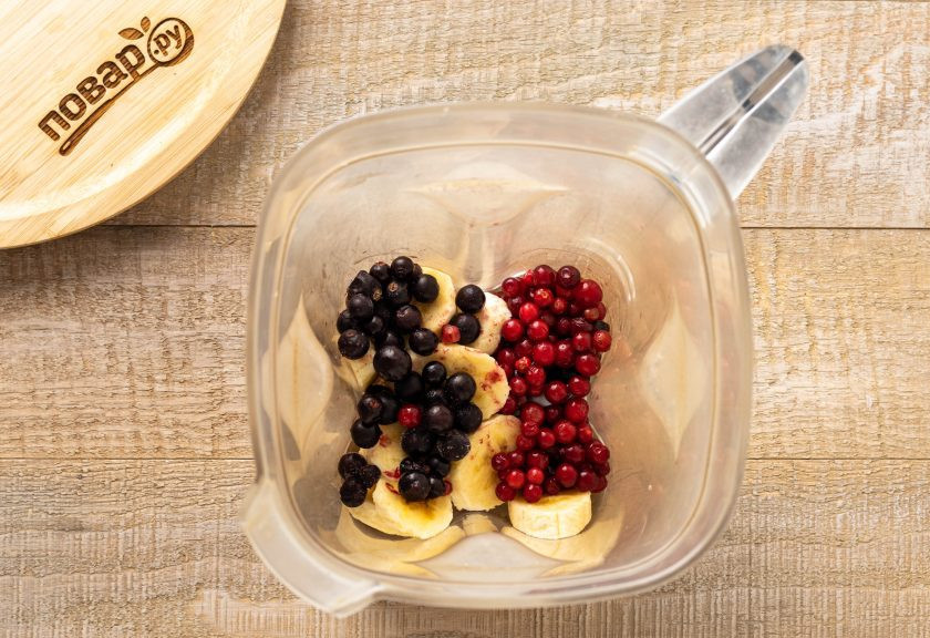 1. Этап. Витаминный коктейль: Измельчите все ингредиенты в блендере до однородности.