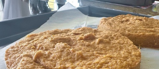 1. Этап. Торт морковный постный: Вот такие получились коржики.