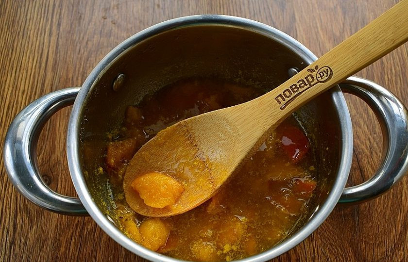 1. Этап. Варенье из хурмы с апельсином: Доведите до кипения, варите 20 минут на медленном огне.