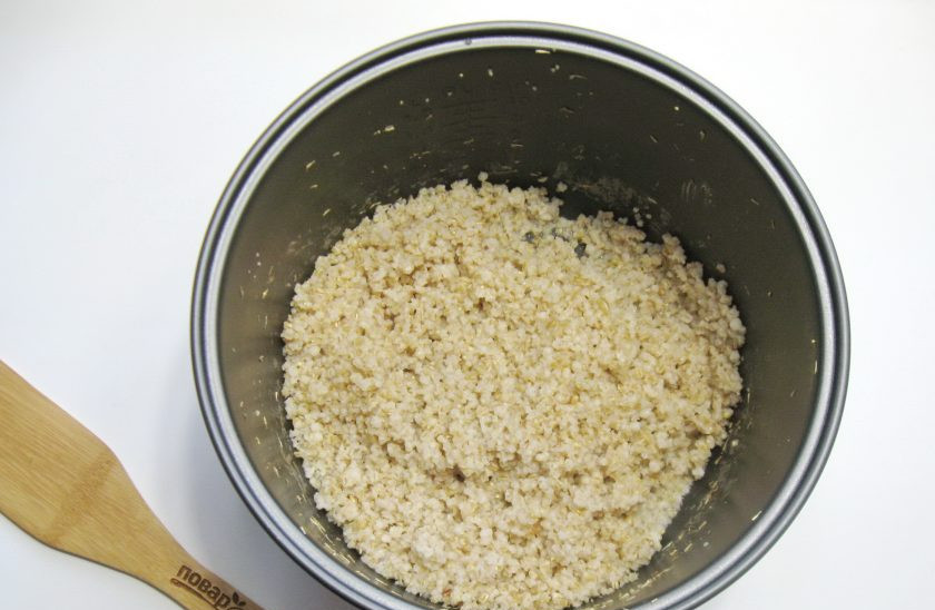 1. Этап. Ячневая каша на воде в мультиварке: Через 40 минут прозвучит сигнал, что каша готова.