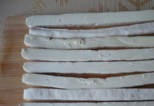 1. Этап. Мясные гнезда из фарша индейкиЗмейки: И последний штрих в блюде. Ну, раз у нас приближается год змеи, то сверху на 