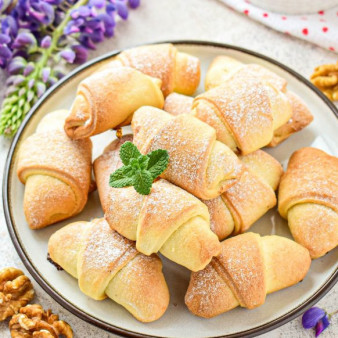 Печенье на сметане с ореховой начинкой