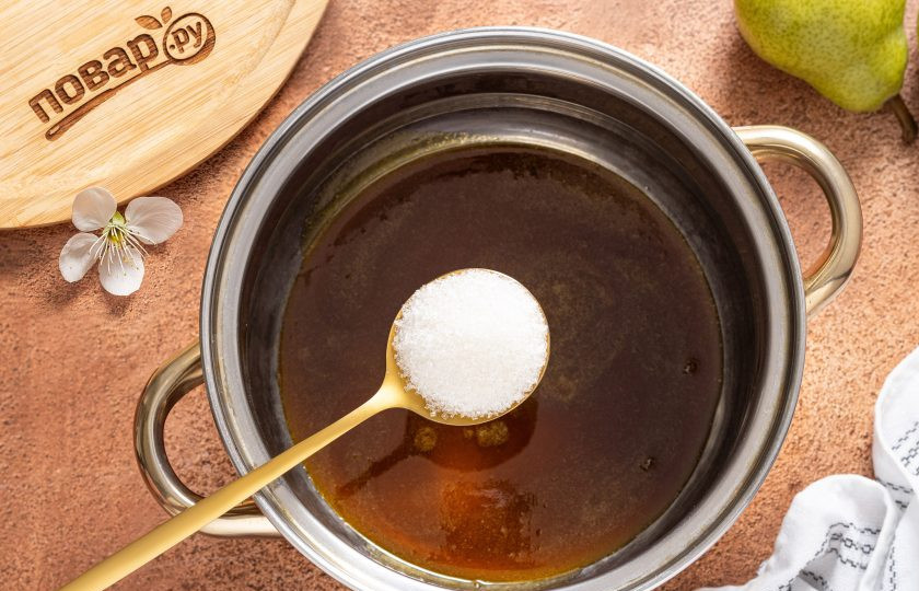 1. Этап. Грушевый мед: Добавьте сахар.