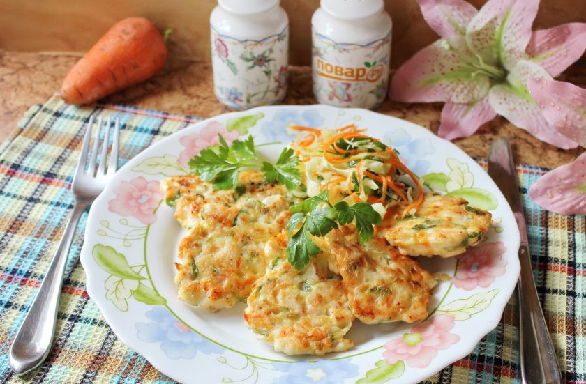 1. Этап. Куриные оладьи с морковью: Куриные оладьи с морковью готовы. Подавайте к столу с любым гарниром.