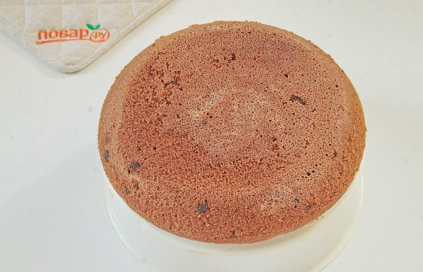 1. Этап. Кекс в мультиварке: 9. Кекс в мультиварке готов. Аккуратно выберите его при помощи контейнера для варки на пару.