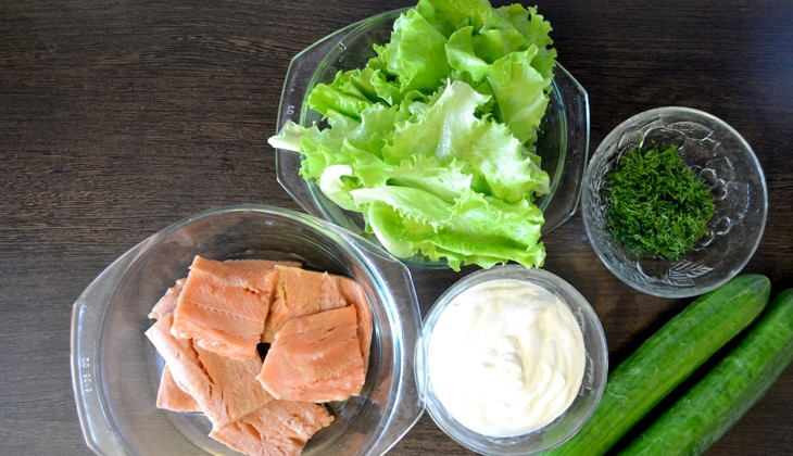 1. Этап. Салат Рыбачок: Подготовьте ингредиенты.