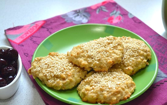 1. Этап. Овсяные лепешки в духовке: 9. Подавать лепешки лучше тепленькими.