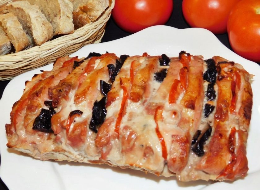 1. Этап. Фаршированная свинина из духовки: Готовое мясо сразу подавайте к столу и угощайте гостей. Приятного аппетита!