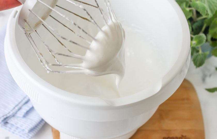 1. Этап. Имбирные пряники на жженом сахаре: Спустя указанное время вы получите сахарную глазурь.