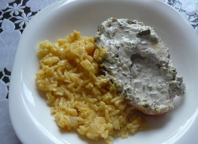 1. Этап. Горбуша в духовке под соусом: Запекайте рыбу в духовке при 220 градусах в течение 30 минут. Подавайте горбушу с любимым гарниром. Приятного аппетита!