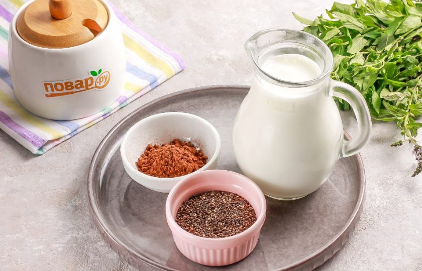 1. Этап. Шоколадный чиа-пудинг с йогуртом: Подготовьте указанные ингредиенты. Так как семена чиа не имеют никакого вкуса, то обязательно добавляйте сахар или другой подсластитель.