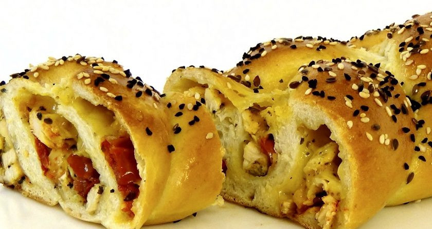 1. Этап. Хлебная коса с начинкой: 5. Выпекайте в разогретой до 200 градусов духовке 20-30 минут до легкого золотистого цвета. Приятного аппетита!