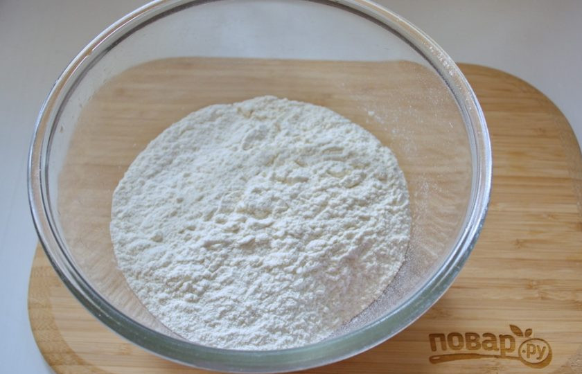 1. Этап. Роти Канай: В миску просейте муку.