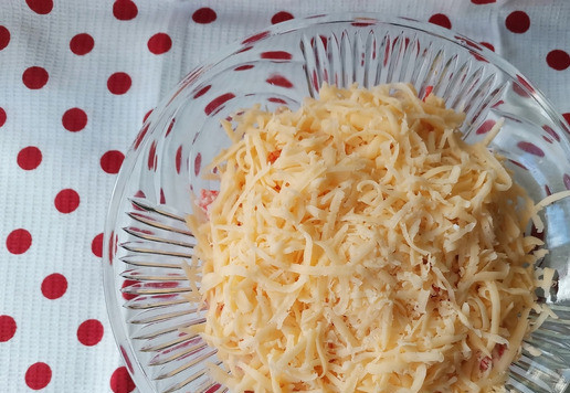 1. Этап. Салат Светленький: и сыр.