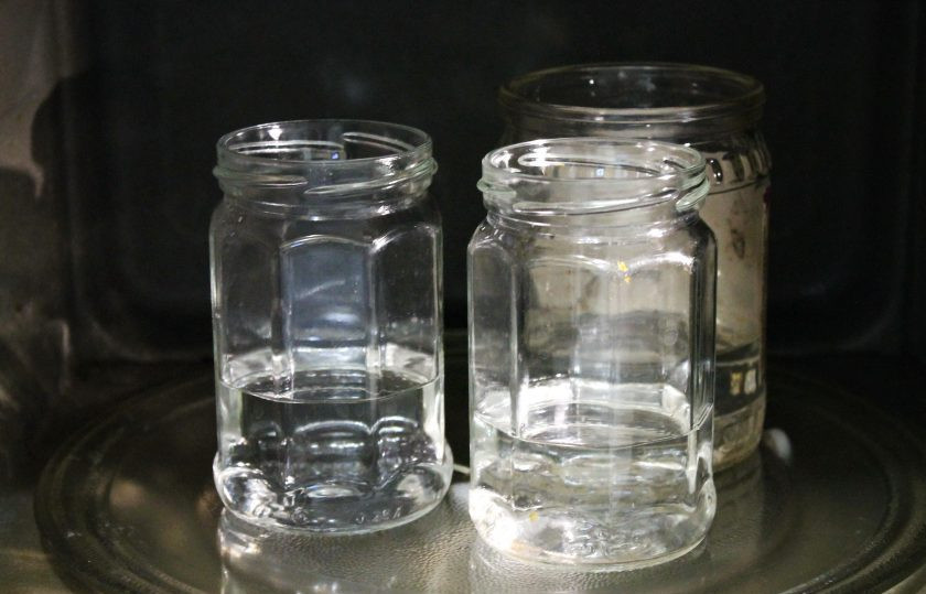 1. Этап. Перетертое варенье: Банки вымойте с пищевой содой и стерилизуйте любым удобным способом. Банки должны сухими.