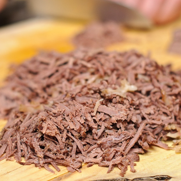 1. Этап. Норин: Нарезать мясо тонкой соломкой.