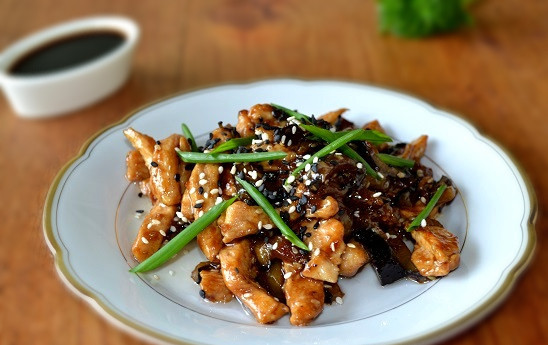 1. Этап. Курица по-китайски с баклажанами: Курица по-китайски с баклажанами в домашних условиях готова. Приятного аппетита!