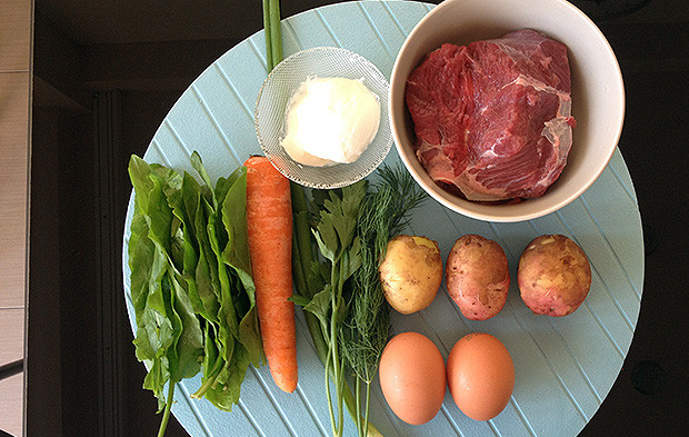 1. Этап. Cуп щавелевый с говядиной: Подготовим все необходимые ингредиенты.