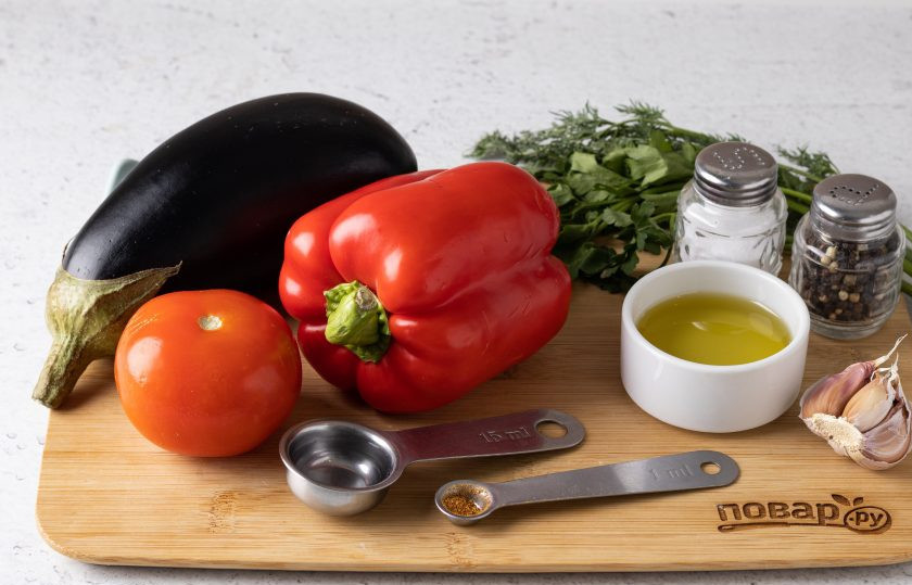 1. Этап. Холодная закуска из баклажанов с помидорами и чесноком: Подготовьте все ингредиенты.