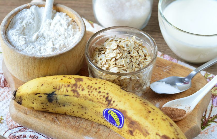 1. Этап. Овсяное печенье на кефире с бананом: Подготовьте все ингредиенты.