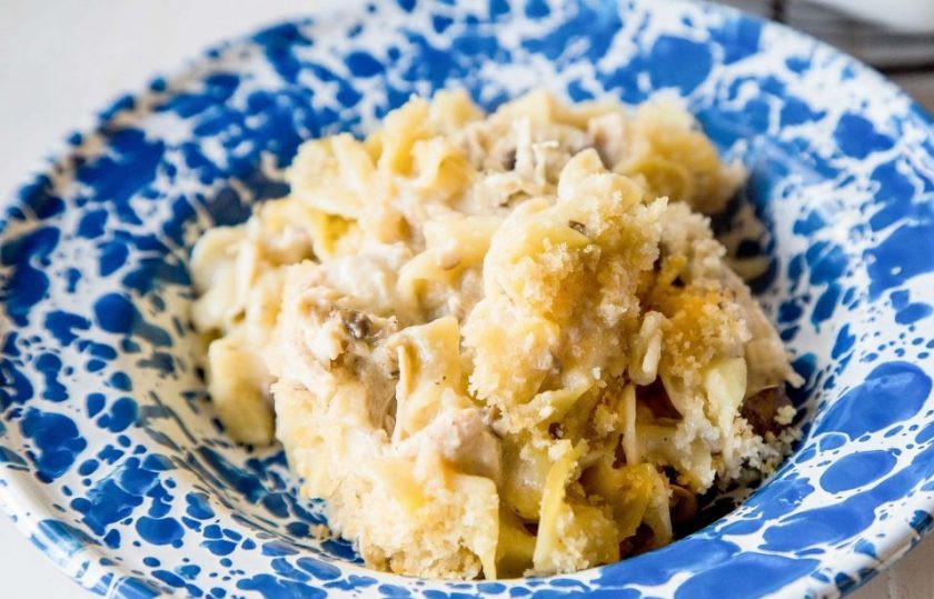 1. Этап. Запеканка из лапши и курицы: 9. Перед подачей на стол слегка остудите запеканку и наслаждайтесь ею.