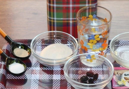 1. Этап. Булочки-птички Жаворонки: 1. Подготовим ингредиенты для теста.