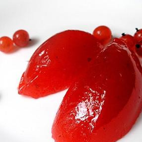 1. Этап. Желе из красной смородины: Собственно, готово - достаем желе из баночек, раскладываем по порционным тарелочкам, и наслаждаемся :)