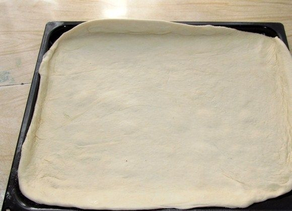 1. Этап. Тесто для пиццы (дрожжевое): 5. Вот такая получится основа для пиццы в духовке из такого теста: тоненькая и красивая!