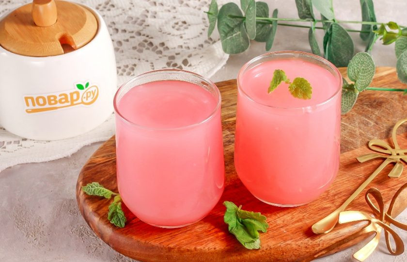 1. Этап. Кисель из концентрата: Разлейте горячий напиток в чашки или стаканы и подайте к столу со сладкой выпечкой, блинами.