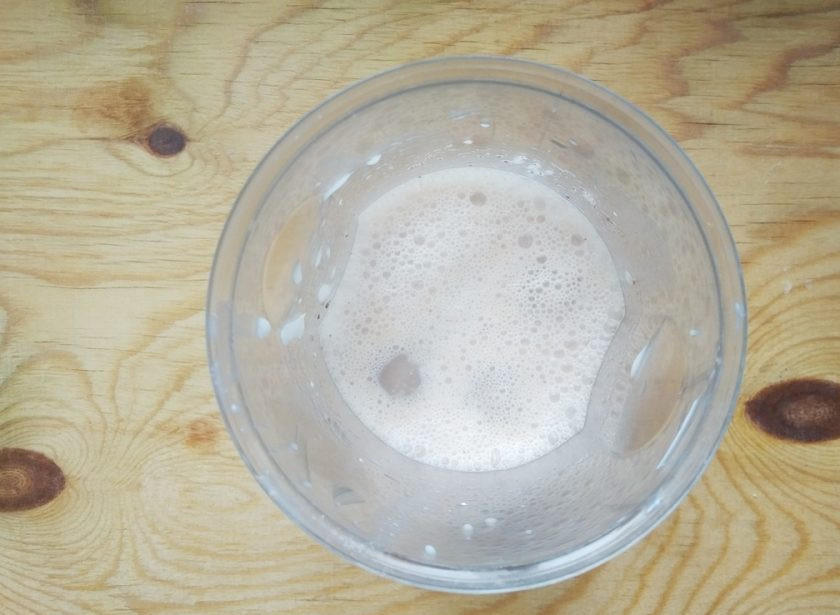 1. Этап. Шоколадный ласси: 4. А теперь всыпьте лёд.