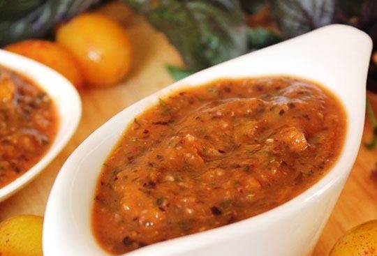 1. Этап. Соус Ткемали (рецепт в мультиварке): Соус посолите, влейте в чашу для мультиварки и готовьте в режиме 