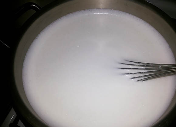 1. Этап. Торт Наполеон старый: Крем варите до густого состояния на маленьком огне, но не кипятите его.