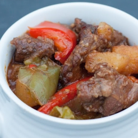 1. Этап. Гуляш из говядины: 11. Гуляш из говядины готов! Подавайте с любимым хлебом и сметаной. Приятного аппетита!