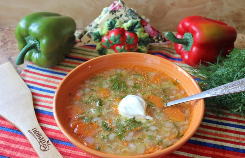 1. Этап. Рассольник без картошки: Рассольник без картошки готов. Подавайте с кусочком отварной курицы и со сметаной.