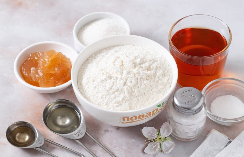 1. Этап. Постный монастырский пирог: Подготовьте все ингредиенты.