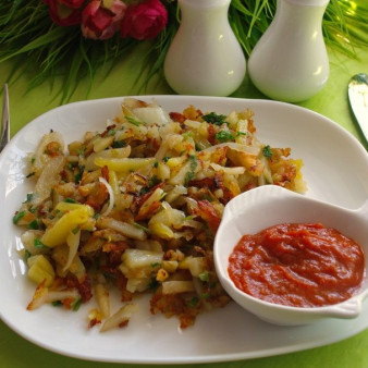 Жареная картошка с зеленью