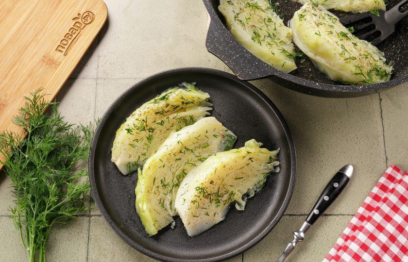 1. Этап. Капуста припущенная: Капуста припущенная готова. Можно подать на гарнир или как самостоятельное блюдо с различными соусами.