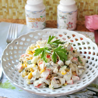 Салат Фантазия с крабовыми палочками