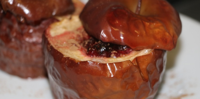 1. Этап. Легкие запеченные яблоки: 4. Выпекайте при температуре 200 градусов в течение 25-30 минут или пока яблоки не станут мягкими.