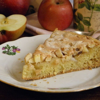 Яблочный пирог с корицей