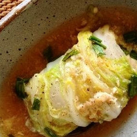 Китайская капуста, фаршированная коричневым рисом