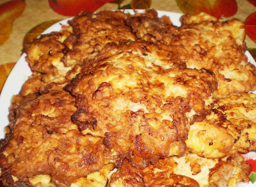 1. Этап. Свинина (отбивная, жаренная на сковороде в кляре): 7. Вот и все! Так быстро можно приготовить аппетитное и сытное второе блюдо. Пока жарятся отбивные, я обычно готовлю гарнир или делаю овощной салат.