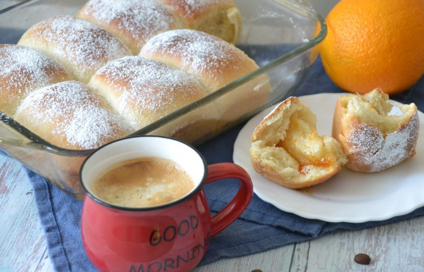 1. Этап. Булочки Бухтельн: Приготовьте кофе или чай и представьте себя в венской кофейне. Это наслаждение, я вас уверяю!