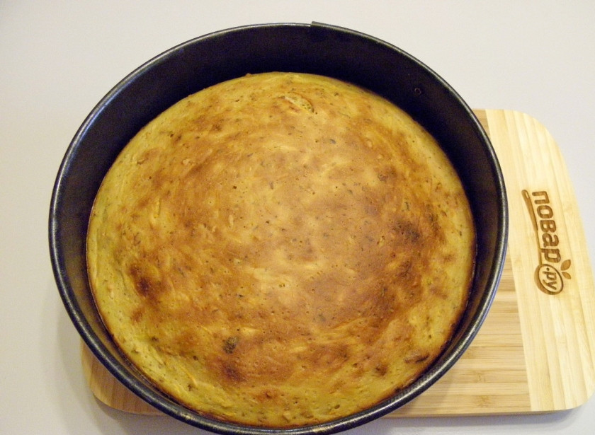 1. Этап. Морковный пирог классический: Морковный пирог классический готов! Остудите его в форме, а после осторожно извлеките и порежьте на кусочки. Угощайтесь!