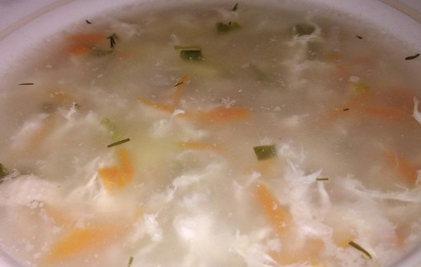 1. Этап. Суп с овсянкой и яйцом: 7. Подавайте суп в горячем виде, наслаждайтесь превосходным вкусом.
