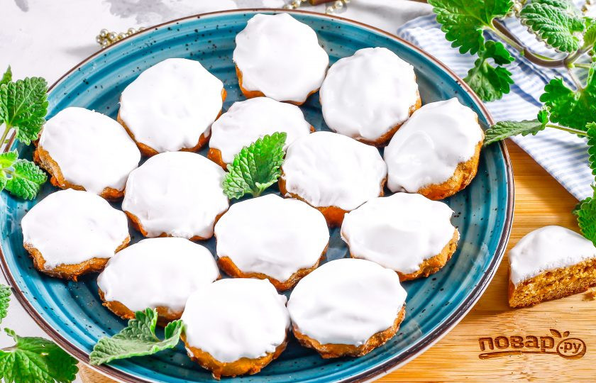 1. Этап. Пряники на жжёном сахаре: Подайте ароматные пряники к столу на десерт с чаем или кофе.